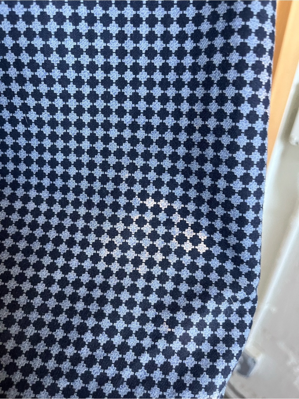 Long-Sleeve Patterned Button-Up Shirt - Picture 7 of 8